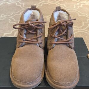 UGG Neumel Chestnut sz 5 Big Boy